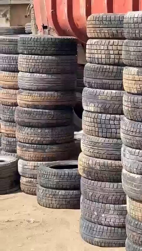 Passenger car tyres sorted in our Dakar yard