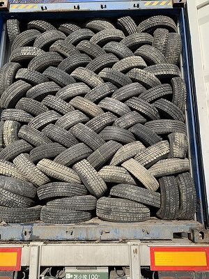 Loading image when exporting used tires(to South Asia)