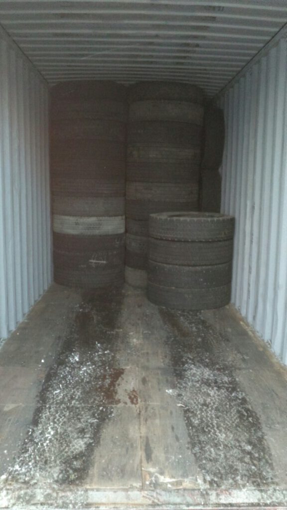 Loading image when exporting used tires(to South Asia)